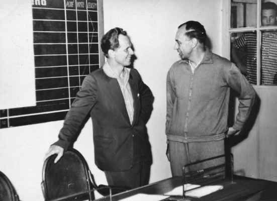 1963 -  Antonín Rosa (Bohušovice) a Bedřich Nesnídal, vpravo vzadu vykukuje stavěč kuželek Láďa Seeman