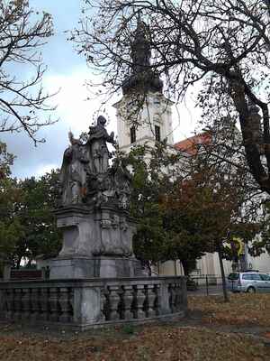 Před kostelem na náměstí je barokní sousoší Panny Marie se sv. Ignácem z Loyoly a se sv. Františkem Xaverským