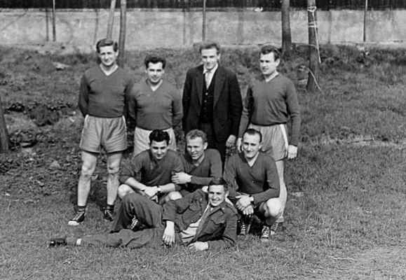 1956 - stojí: V.Hejný, F.Nachtmann, L.Seeman, F.Bednář, v dřepu: L.Gúhl, F.Jakoubek, J.Seeman, leží: Redecha